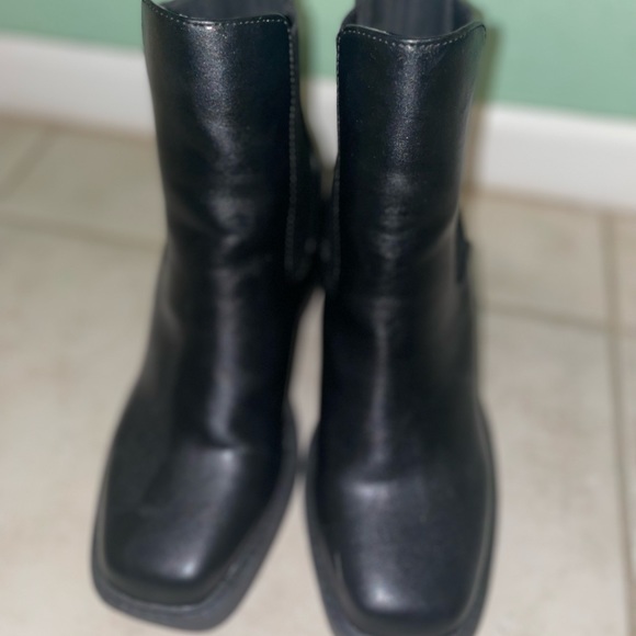 Black ankle boots - Picture 2 of 5